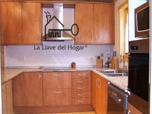 cocina con cajoneras