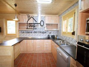 cocina americana en casa prefabricada de madera