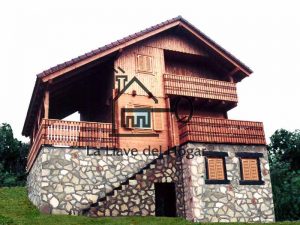 casa de madera combinando piedra