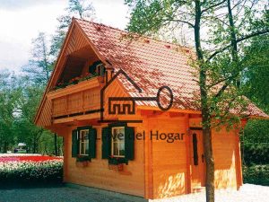 casa de madera de tronco recto estilo austriaco con balcón integrado